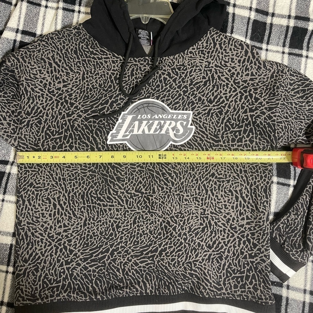 NBA LA Lakers Hoodie. Size medium. EUC - Picture 15 of 15